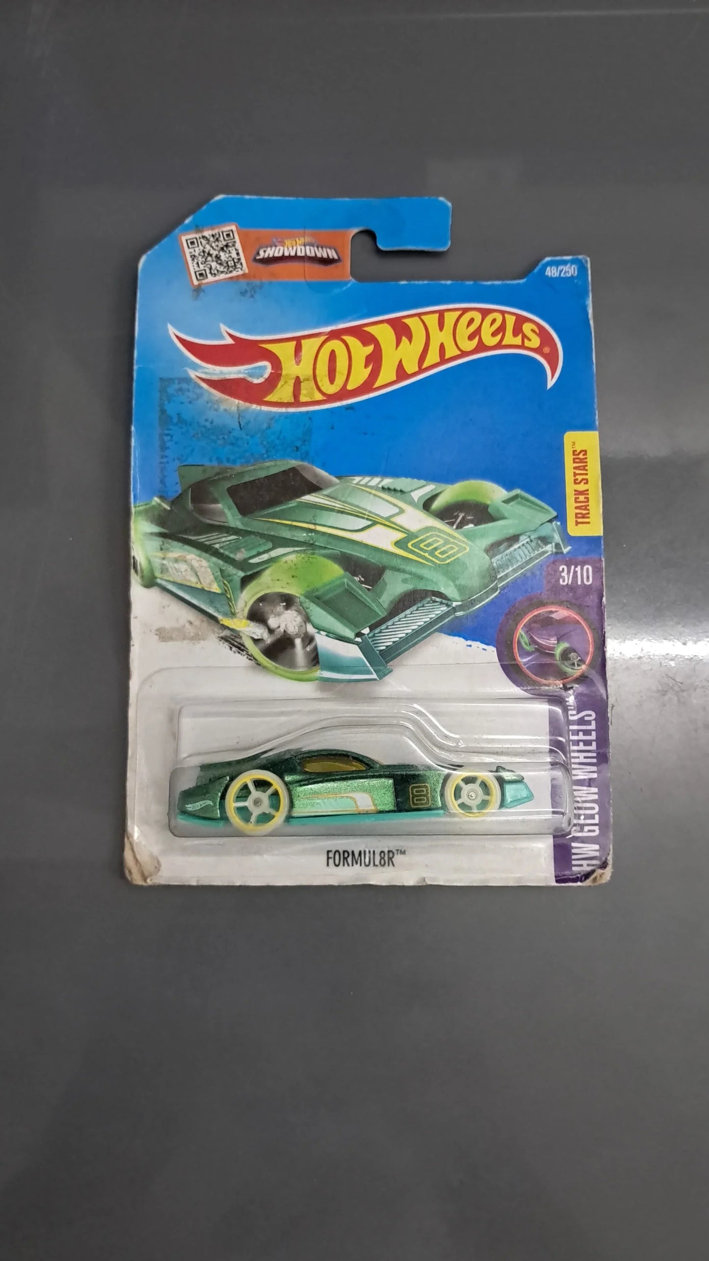 Hot Wheels Glow wheels FORMUL8R - ( Card Damage ) - Jaiman Toys