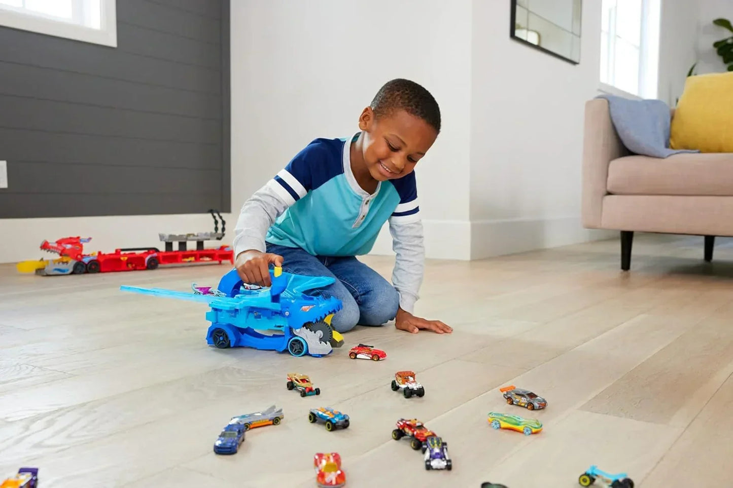 Hot Wheels City Toy Car Track Set – Ultimate Dual Dragon Transporter & 2 Die-Cast Cars