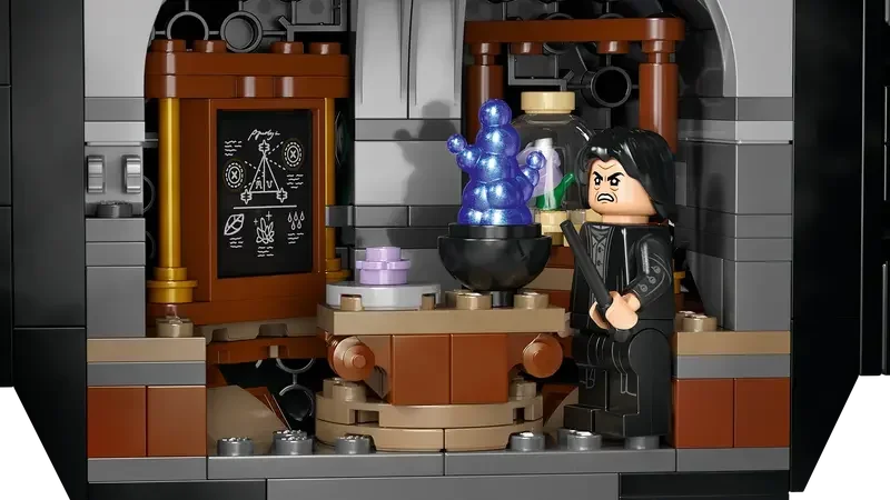 LEGO® 76464 Harry Potter™ Cauldron: Secret Potions Classroom | 652 Pieces | Ages 10+