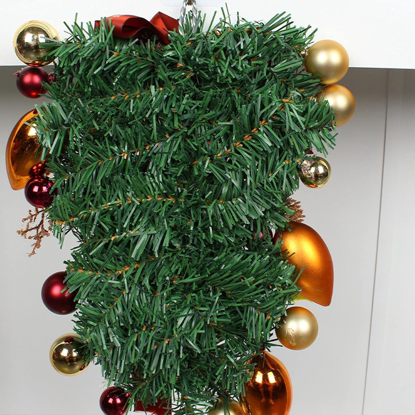 Luxury Christmas Wall Hanging Centerpiece with Golden Hearts & Ornaments | Pinecone & Bauble Decorative Arrangement – Holiday Home Décor