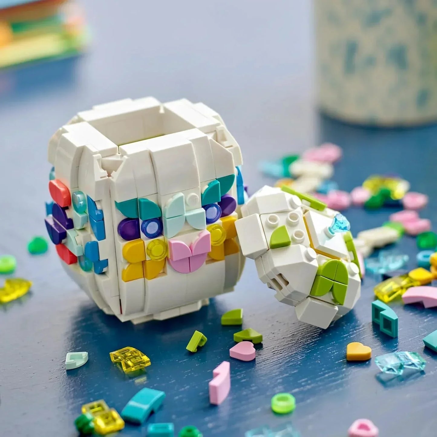 LEGO 40816 Decorative Easter Egg - Toy Ornament w/Colourful Decoration Pieces incl. Gold Hearts & a Gemstone - Arts and Crafts Gift for 9+ Year Old Girls & Boys