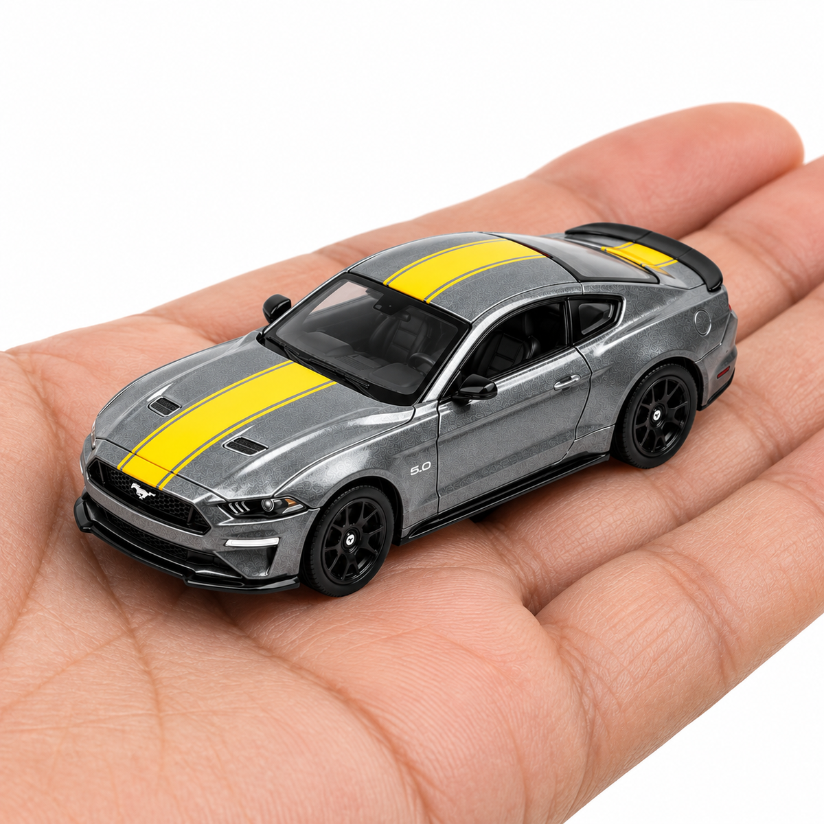CCA 1:64 Ford Mustang GT S06-01 Die-Cast Model Car | Metallic Grey American Muscle Car with Yellow Racing Stripes, Black Sport Wheels & Detailed Interior | Premium Collectible Miniature Car for Mustang Fans & Die-Cast Collectors