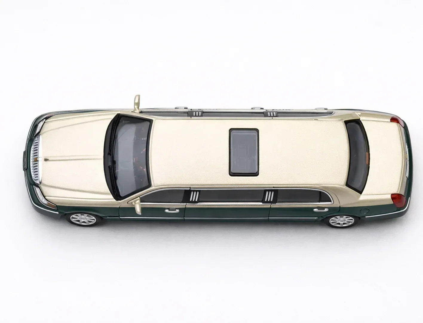 GCD 1:64 Scale Luxury 2003 Town Car Limousine 220 Diecast Model Car – Two Tone Green Gold Long Body Collectible