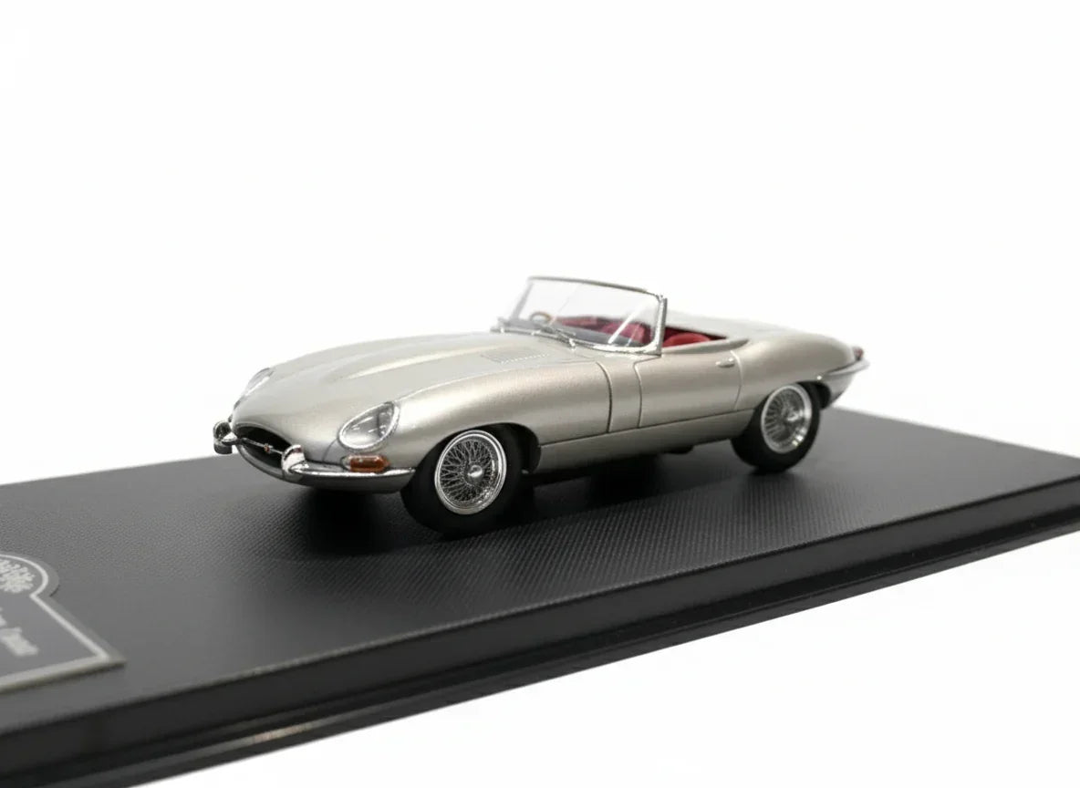 GFCC 1:64 Jaguar E-Type 1961 Roadster Silver Diecast Car Model