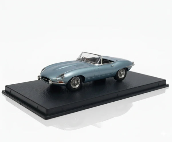 GFCC 1:64 1961 Jaguar E-Type Roadster Diecast Car Model – Metallic