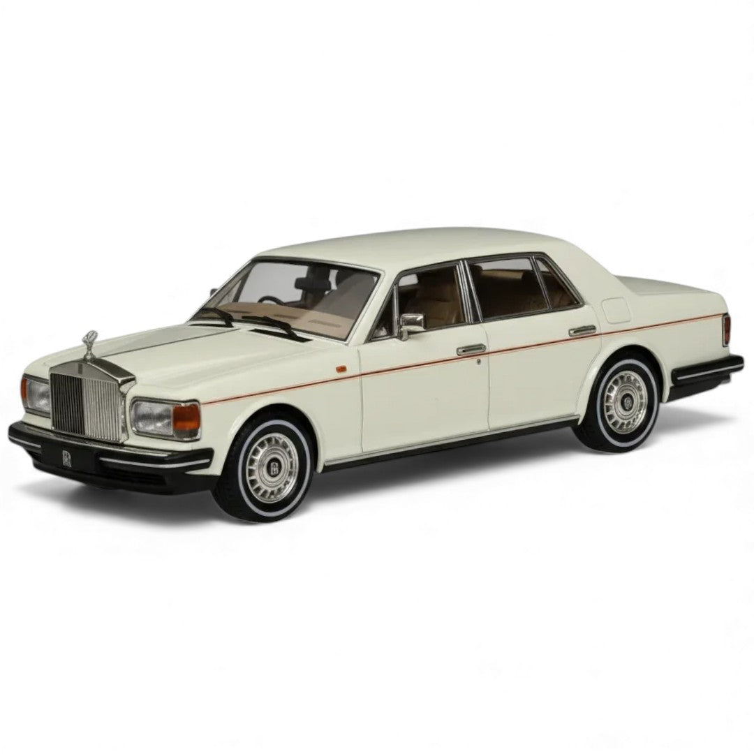 GFCC 1:64 1994 Rolls-Royce Silver Spur, British Silver With Gold Beltline in White Diecast Model Car