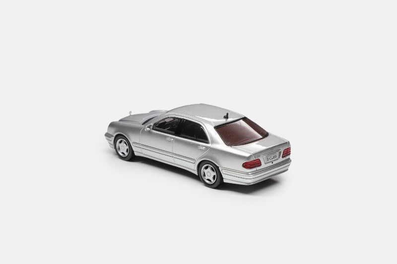 Maxwell Model 1:64 Mercedes-Benz E-Class Diecast Car | Premium Luxury Sedan Collectible with Display Case | Available in 2 Variants