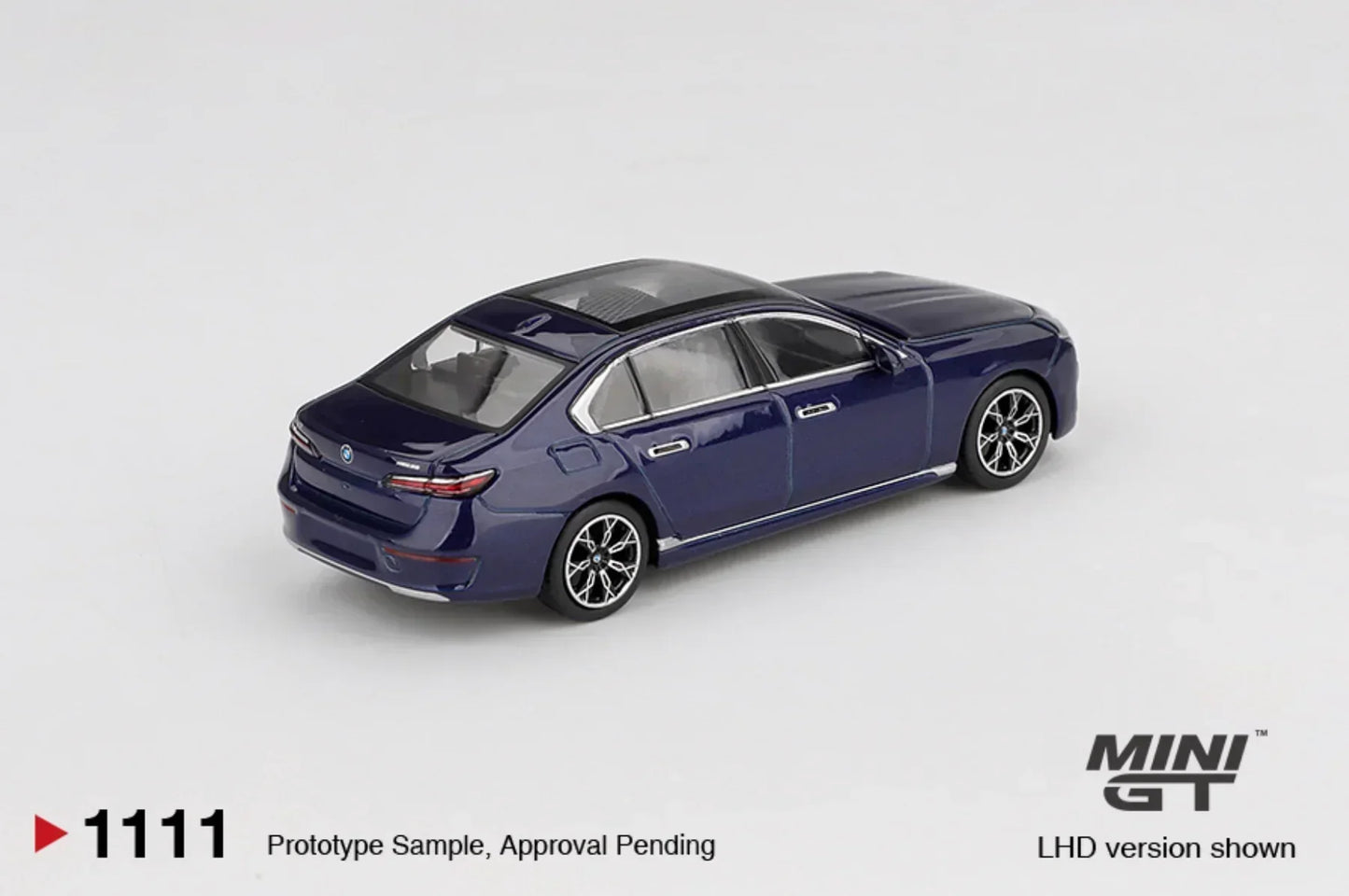 Mini GT 1:64 Scale BMW i7 xDrive60 Tanzanite Blue Die-Cast Model Cars| Duo Set