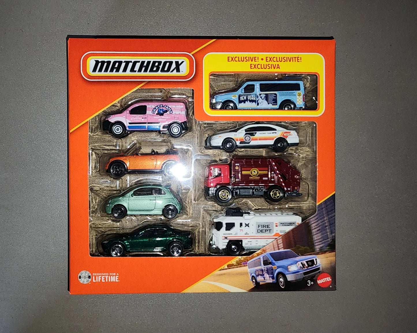 Matchbox 1:64 Die-Cast 8 Vehicle Gift Pack – Realistic Cars, Trucks & Emergency Vehicles Set
