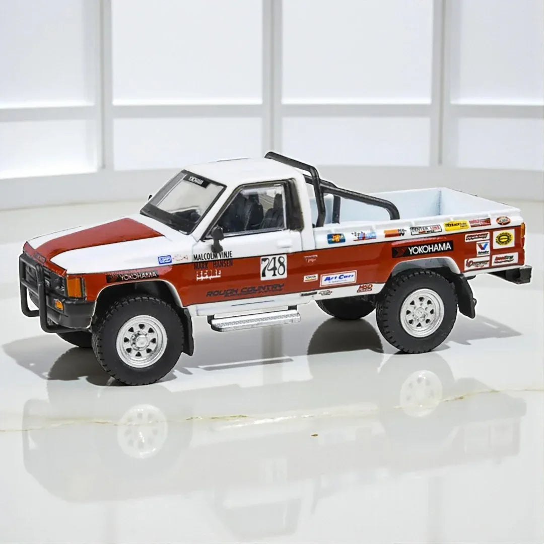 PARA64 1:64TOYOTA HILUX PICKUP #748 "MOJAVE 250" (1987) DIECAST BY PARAGON PA-55527