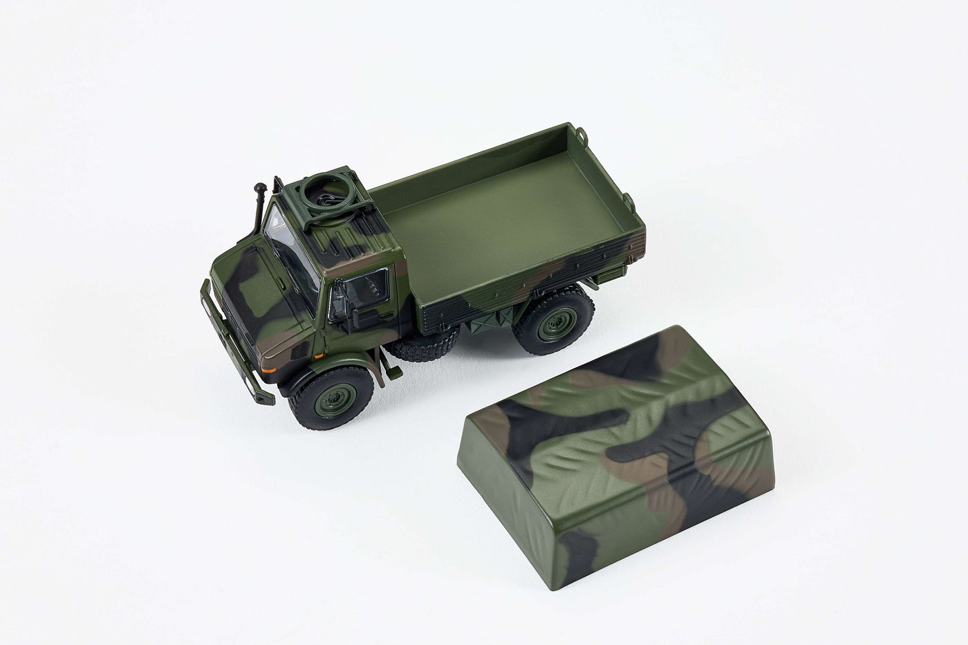 MASSDI 1:64 U1300L Military Truck Army Green (TJ1013) Die-Cast Model Vehicle – Tactical Off-Road Army Transport Collectible