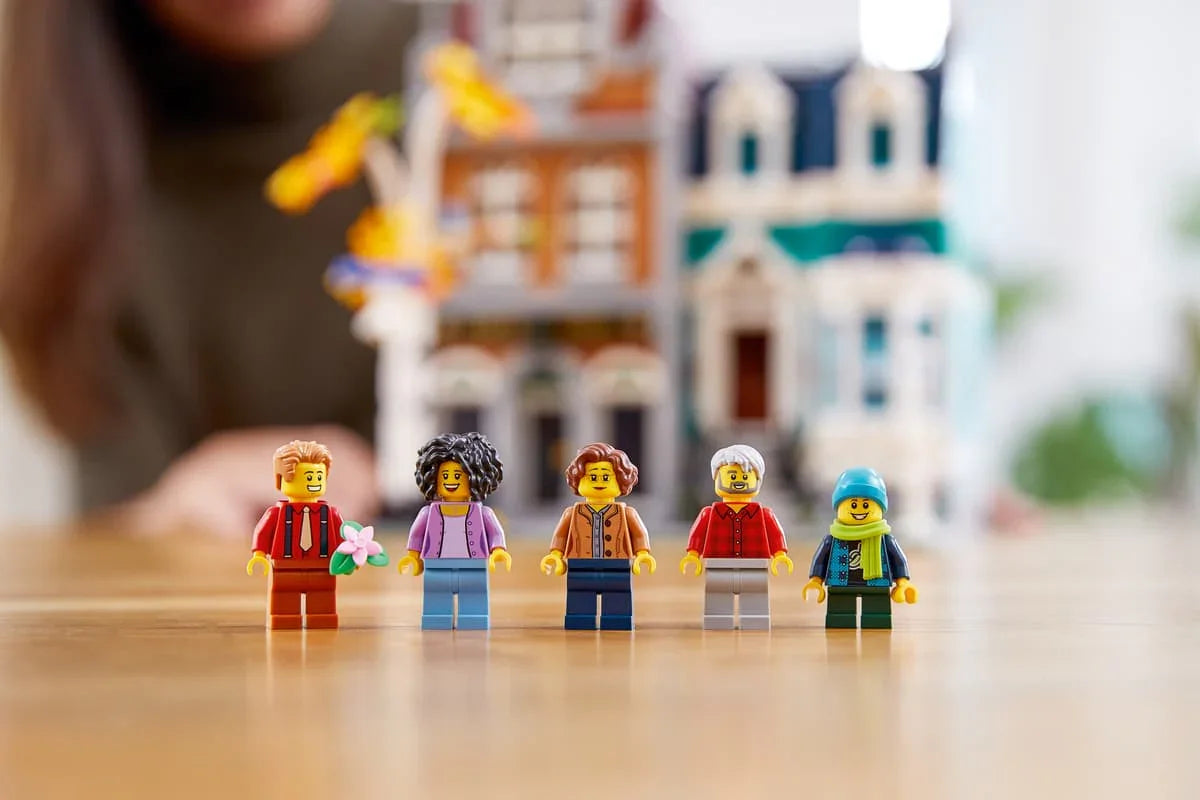 LEGO Creator Expert Bookshop 10270 Building Kit (2504 Pieces),Multicolor