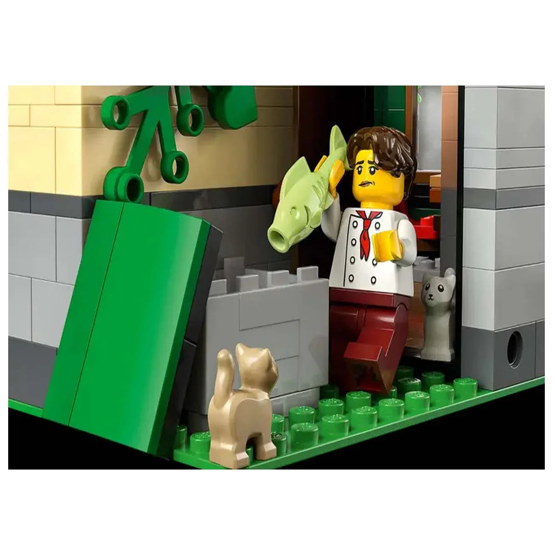 LEGO Icons Tudor Corner Set 10350 – 3,266-Piece Modular Building