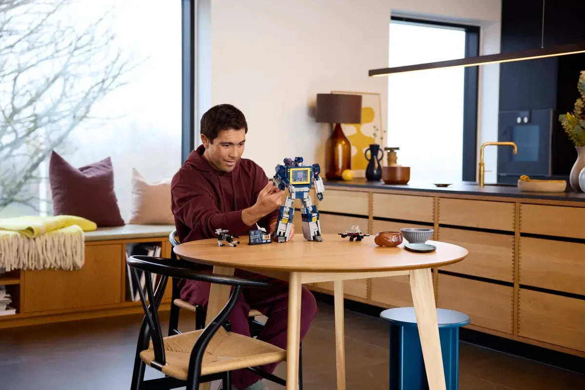 LEGO Icons 10358 Transformers: Soundwave Building Set – 1505 Pieces, Transforming Robot & Cassette Player Model