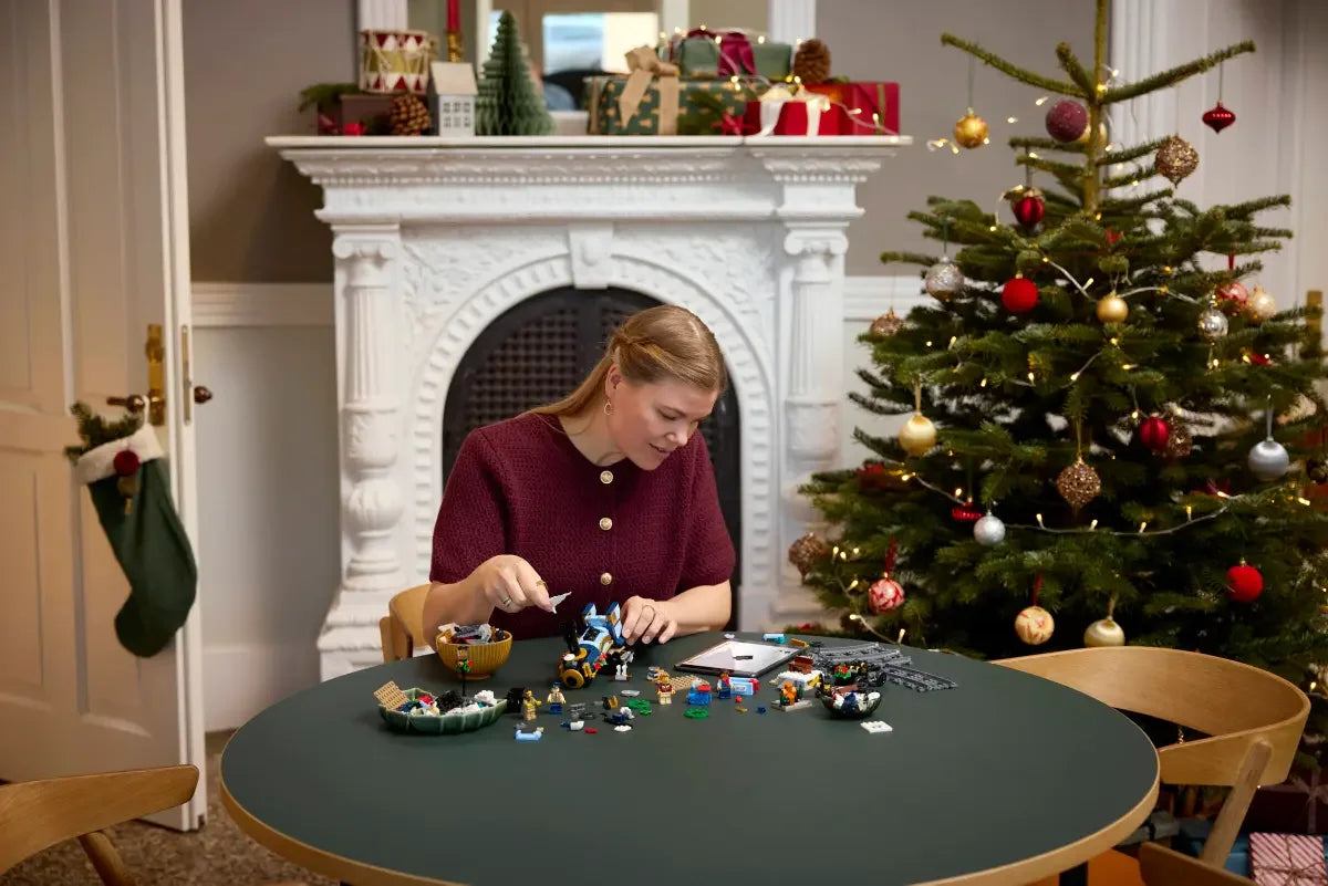 LEGO 10361 Holiday Express Train – Christmas Building Set (956 Pieces) | Festive Collectible Train Toy For Adults & Kids