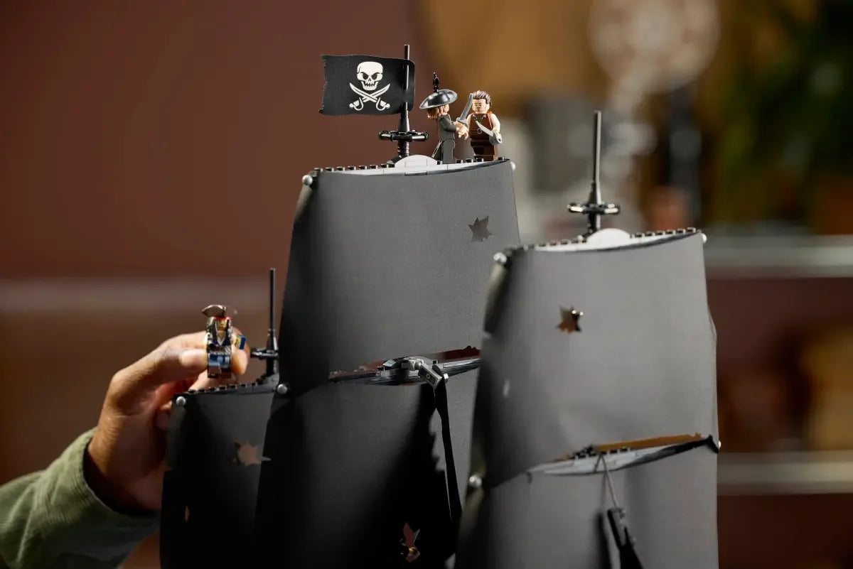 LEGO® 10365 Icons Captain Jack Sparrow’s Pirate Ship – Collectible Pirates of the Caribbean Ship Model ( 2862 Pieces)