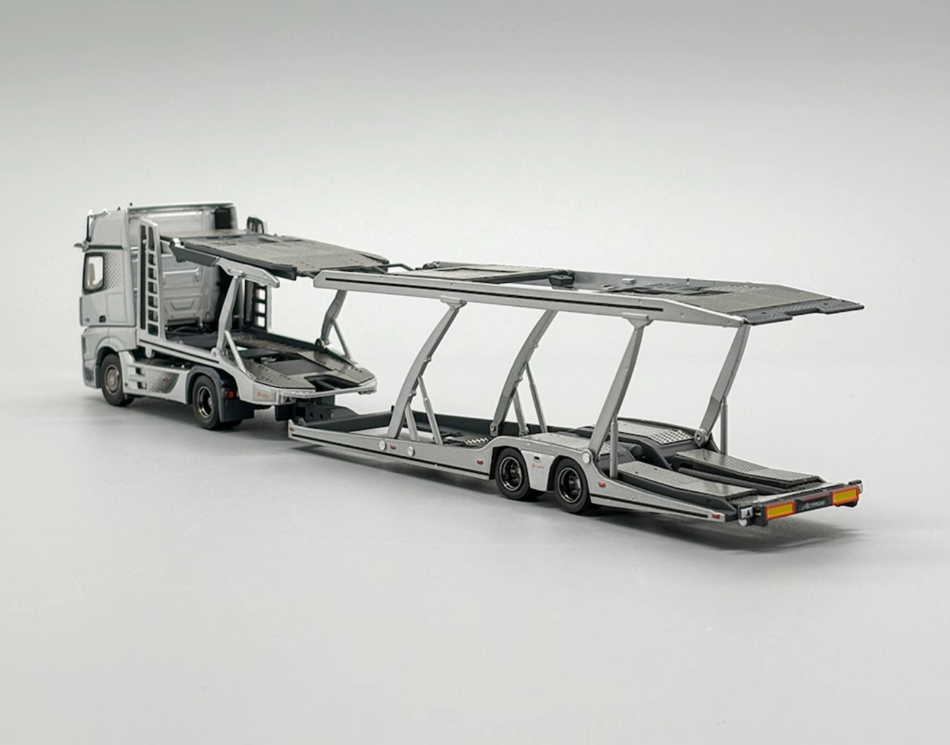 GCD 1:64 Silver AMG Actros Gigaspace 4x2 Trailer Truck Model Diecast Metal Car