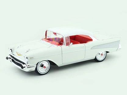 Maisto 1:18 1957 Chevrolet Bel Air Coupe Die-Cast Model White – Special Collection