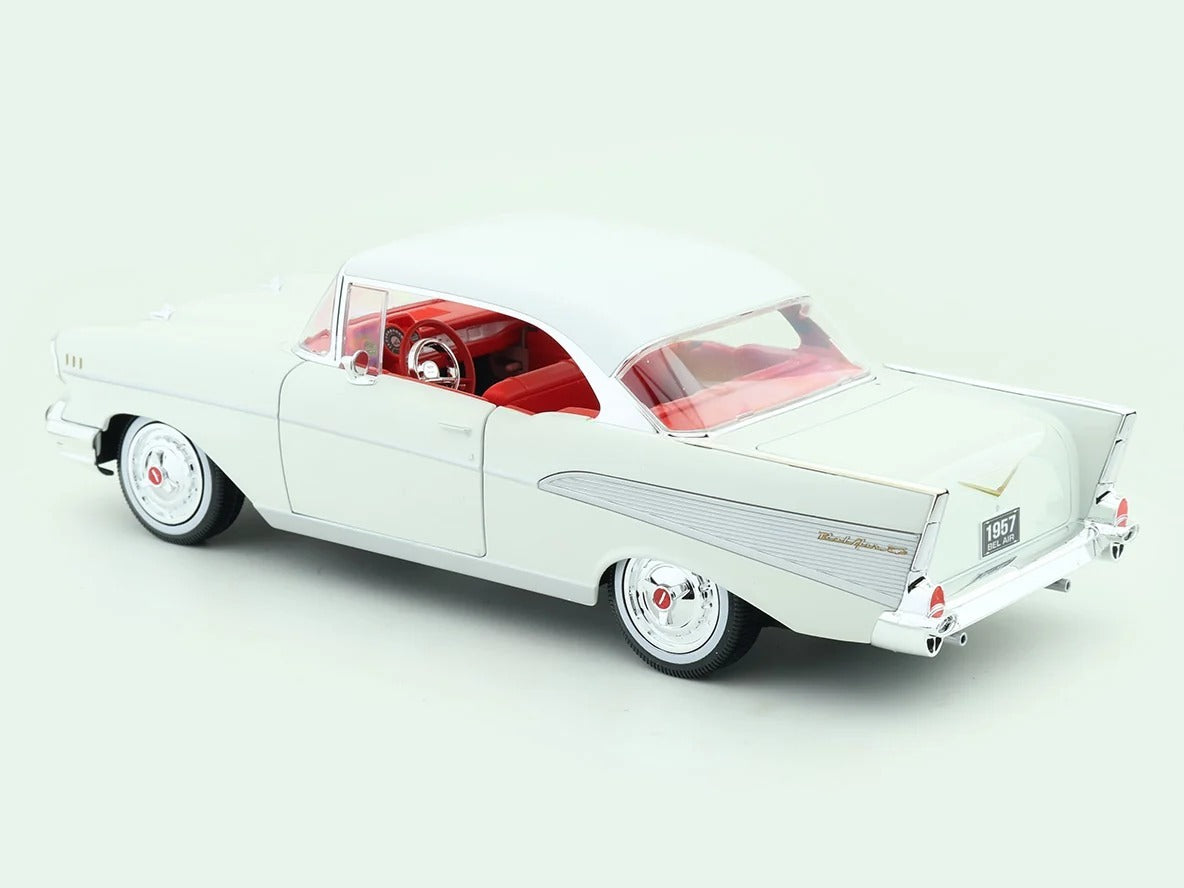 Maisto 1:18 1957 Chevrolet Bel Air Coupe Die-Cast Model White – Special Collection