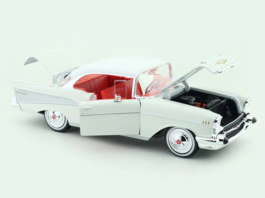 Maisto 1:18 1957 Chevrolet Bel Air Coupe Die-Cast Model White – Special Collection