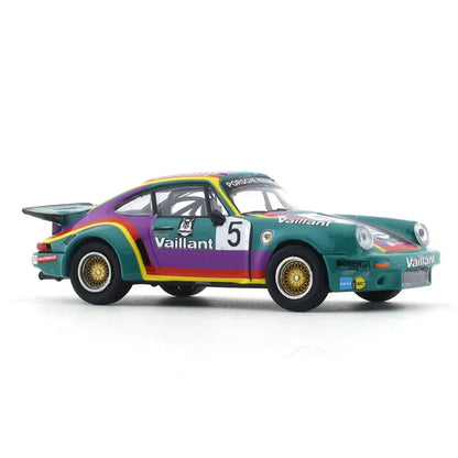 PARA64 1:64 Porsche 911 3.0 RSR “Vaillant” 1975 – Diecast Model Car Collector Edition