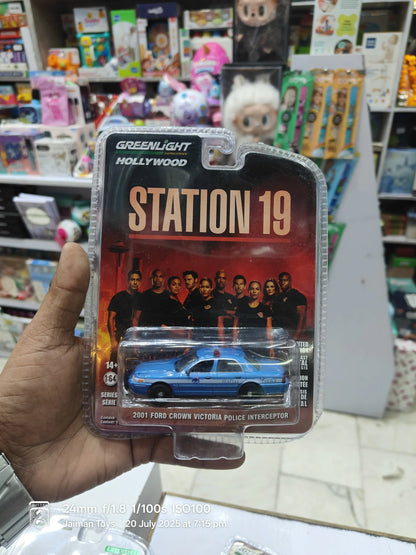 Greenlight Hollywood – Station 19: 2001 Ford Crown Victoria Police Interceptor (1:64 Scale Die-Cast) - Jaiman Toys