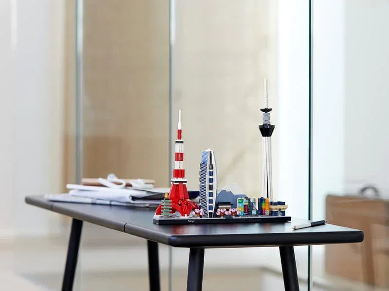 LEGO 21051 Architecture Tokyo Skyline Building Set for Adults – Collectible Tokyo Cityscape Model (547 Pieces)