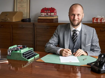 LEGO Ideas 21327 Typewriter  Building Kit; Great Gift Idea for Writers (2,079 Pieces)