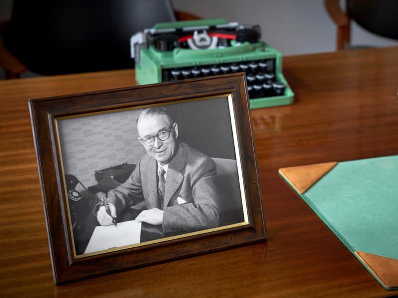 LEGO Ideas 21327 Typewriter  Building Kit; Great Gift Idea for Writers (2,079 Pieces)