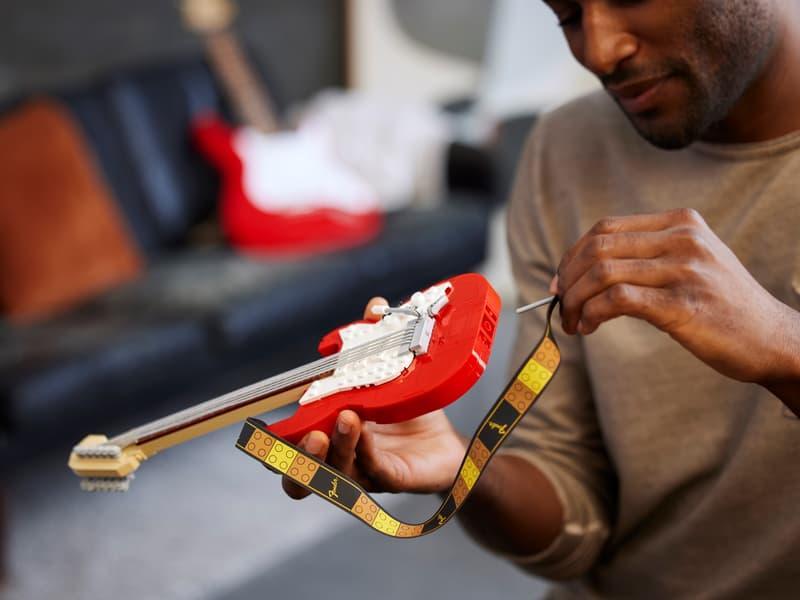 LEGO Ideas 21329 Fender Stratocaster  Guitar Building Kit (1,079 Pieces)