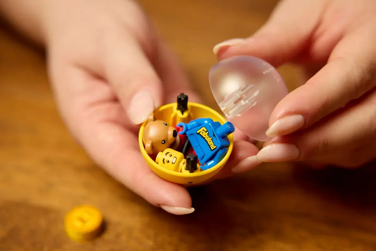 LEGO Ideas 21358 Minifigure Vending Machine – 1,343 Pieces, Collectible Minifigures, Retro Interactive Build