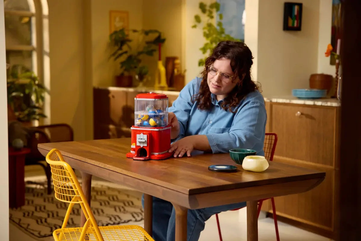 LEGO Ideas 21358 Minifigure Vending Machine – 1,343 Pieces, Collectible Minifigures, Retro Interactive Build