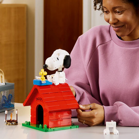 LEGO Ideas Peanuts: Snoopy’s Doghouse Set 21368
