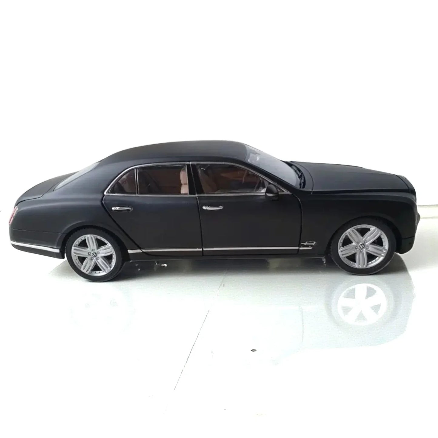 Rastar 1:18 Bentley Mulsanne Diecast Model Car –Matt Black | Luxury Collectible with Openable Doors (43800)