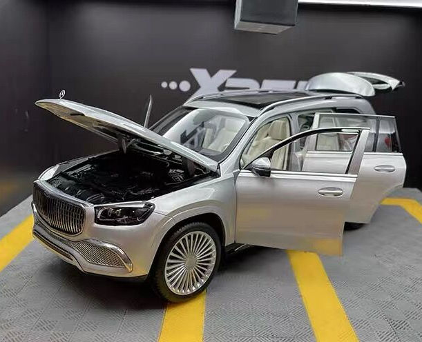Paragon 1:18 Mercedes-Maybach GLS 600 Silver Diecast Model – Luxury SUV All-Opening Collector Car