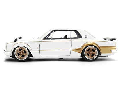 Jada Toys JDM Tuners 1971 Nissan Skyline 2000GT-R 1:24 Scale Diecast Model Car – White & Gold Japanese Classic Sports Car Collectible