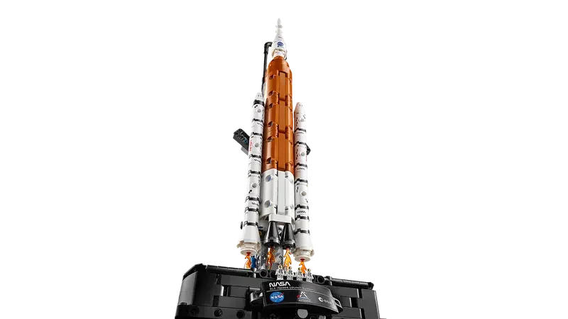 LEGO® 42221 Technic NASA Artemis Space Launch System Rocket | 632 Pieces | Ages 9+