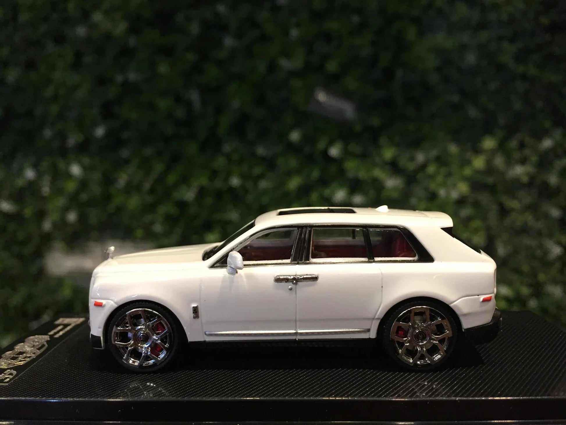 1/64 Scale Rolls-Royce Cullinan White – Premium Diecast Car Model Collectible - Jaiman Toys