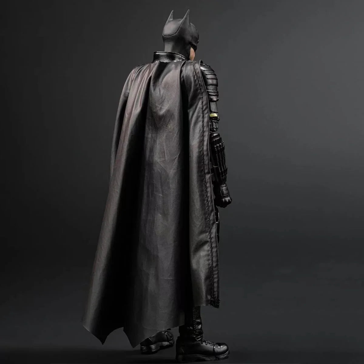 Fond Joy DC The Batman – Ultimate Action Figure | 1/9 Scale DC Collectible Model - Jaiman Toys