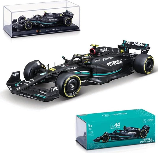 Bburago F1 Mercedes-AMG PETRONAS W14 2023 #63 with Helmet – George Russell 1/24 Model Car (18-28028R)