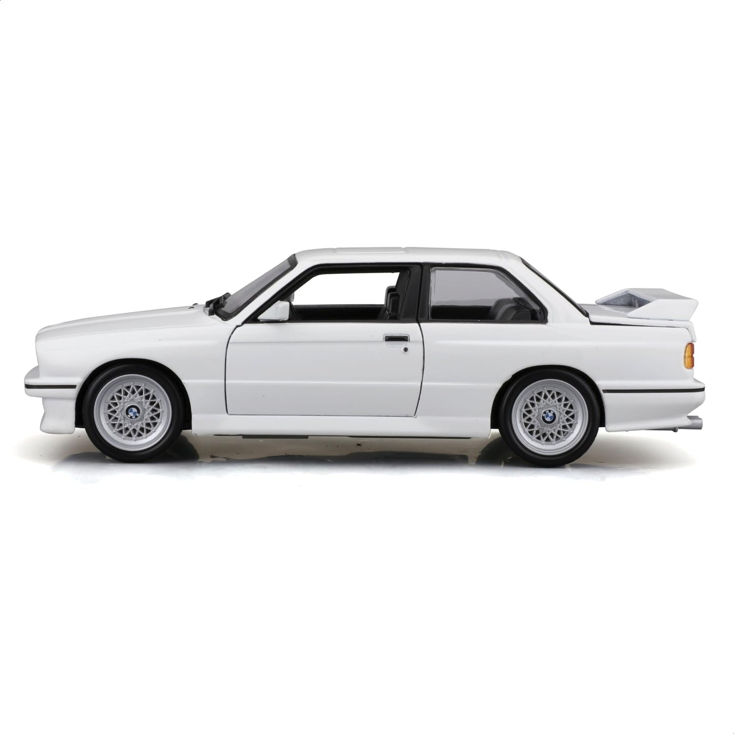 Bburago 1:24 1988 BMW 3 Series M3 (E30) Die-Cast Car – Classic Collector Model