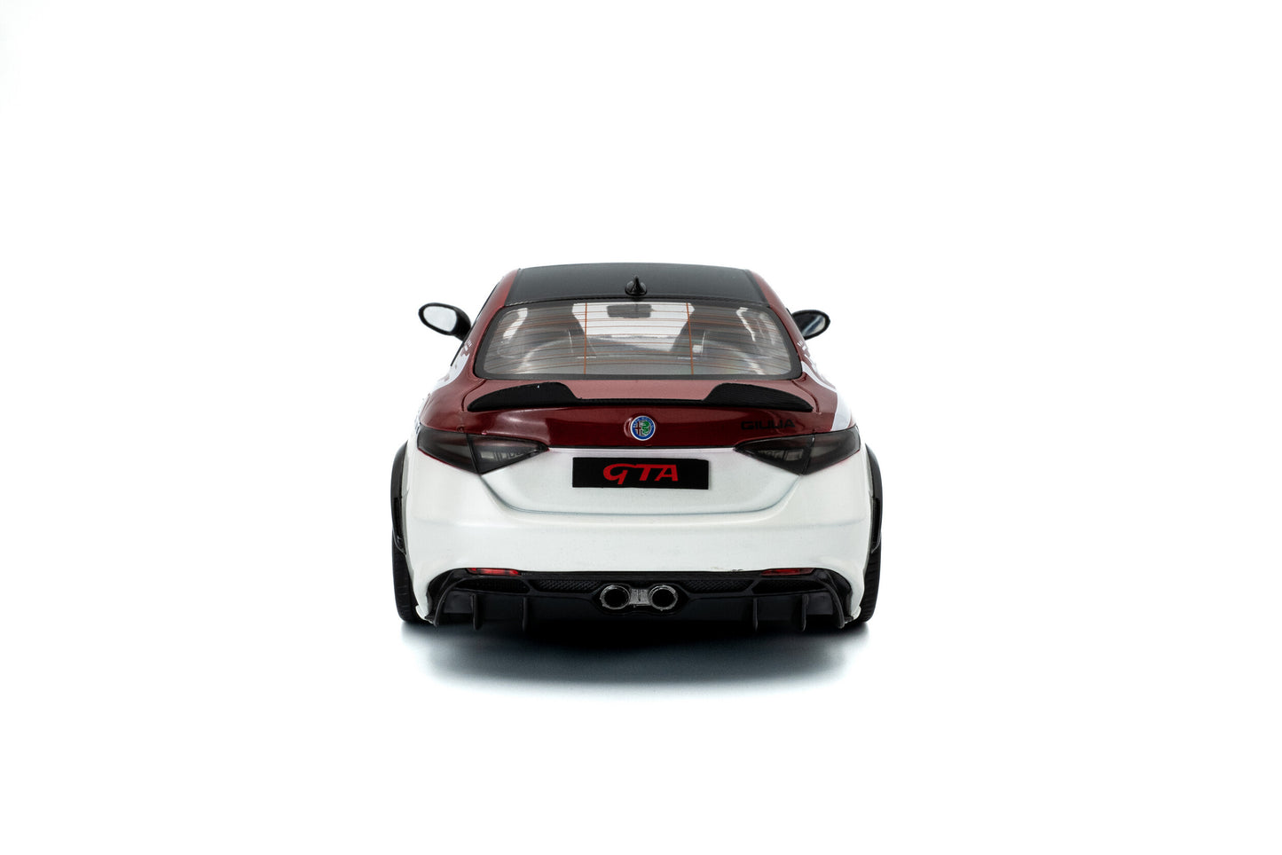 Solido 1:18 Alfa Romeo Giulia GTA Die-Cast Model Car – White & Red Collector Scale Performance Sedan