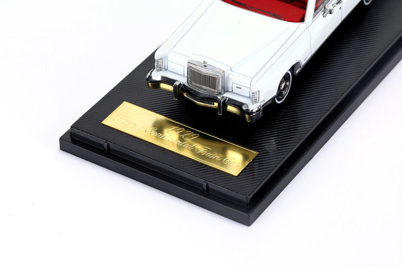 TC 1:64 1979 Lincoln Continental Town Car Die-Cast Model Car