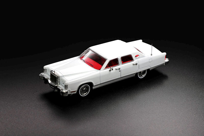 TC 1:64 1979 Lincoln Continental Town Car Die-Cast Model Car