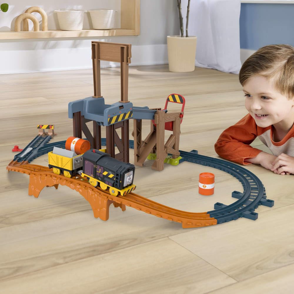 Fisher-Price Thomas & Friends Diesel’s Lift & Load Construction Set – Motorized Train Track Playset with Diesel Engine