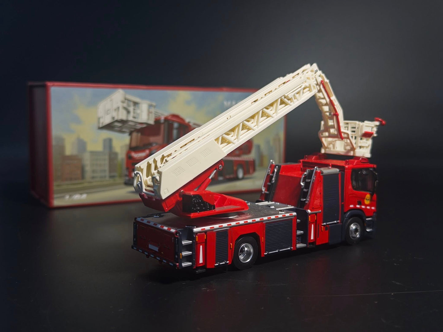 MASSDI 1:64 Scale Fire Ladder Truck Alloy Car Model – Die-Cast Rescue Fire Engine Collectible Vehicle