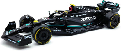 Bburago F1 Mercedes-AMG PETRONAS W14 2023 #63 with Helmet – George Russell 1/24 Model Car (18-28028R)