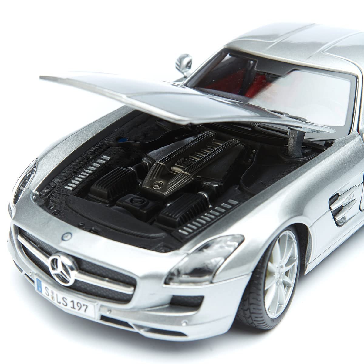 Maisto Mercedes Benz SLS AMG Silver Metallic Special Edition 1/18 Diecast Model Car 31389