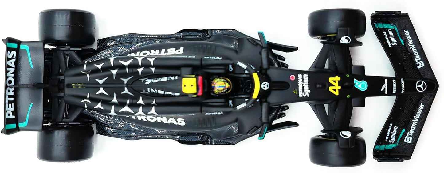 Bburago F1 Mercedes-AMG PETRONAS W14 2023 #63 with Helmet – George Russell 1/24 Model Car (18-28028R)