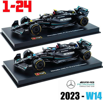 Bburago F1 Mercedes-AMG PETRONAS W14 2023 #63 with Helmet – George Russell 1/24 Model Car (18-28028R)